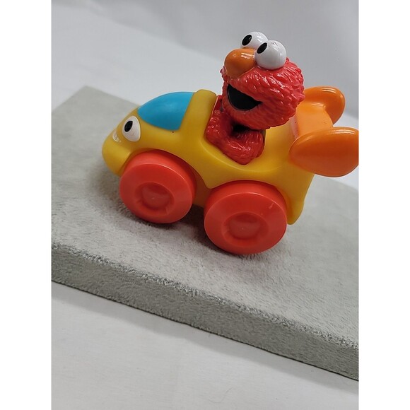 Elmo 2011 Hasbro 4"  Figure Car Sesame Street Workshop Yellow Orange Red - Picture 14 of 16
